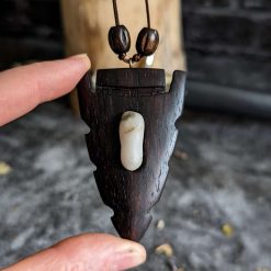 Spearhead with stone 1