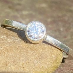 Sparkly stacking ring 5mm stone