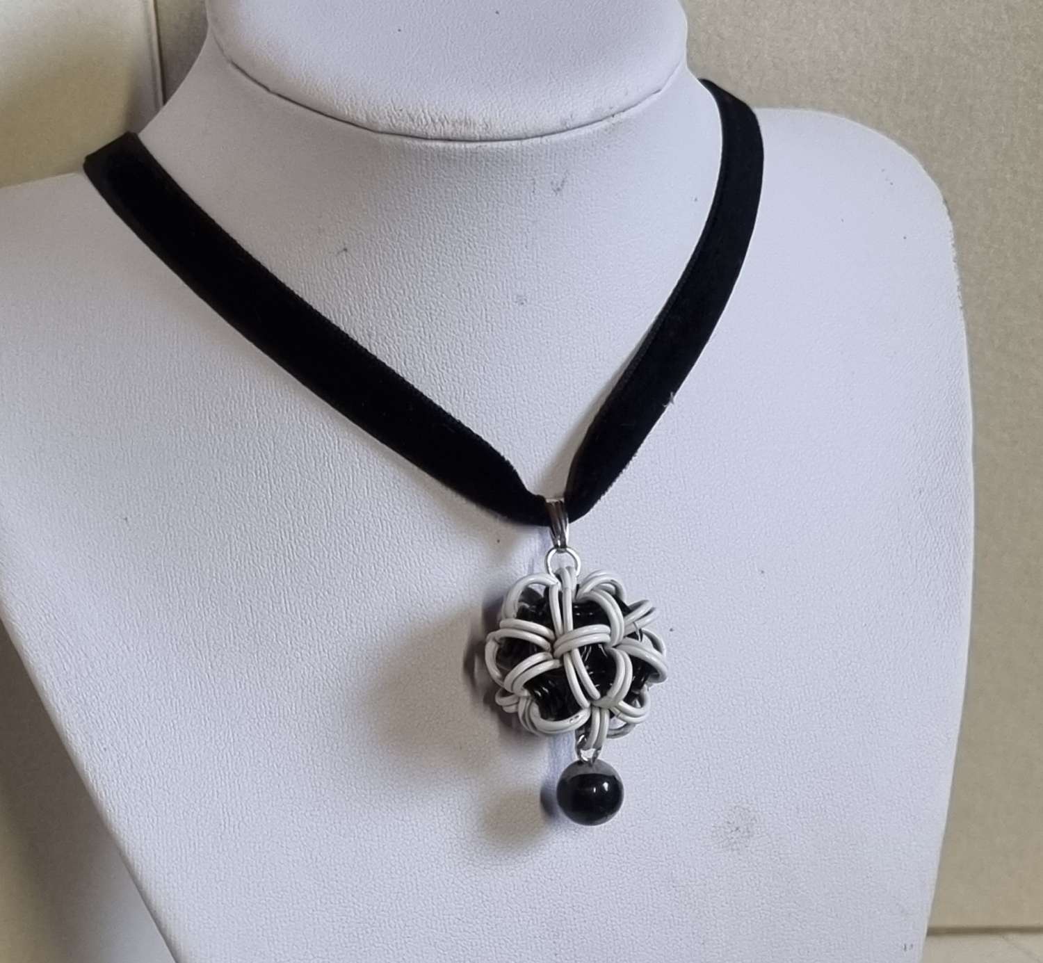Japanese Ball Chainmail Pendant 4 Piece Jewellery Set Japanese Ball Chainmail Pendant 4 Piece Jewellery Set
