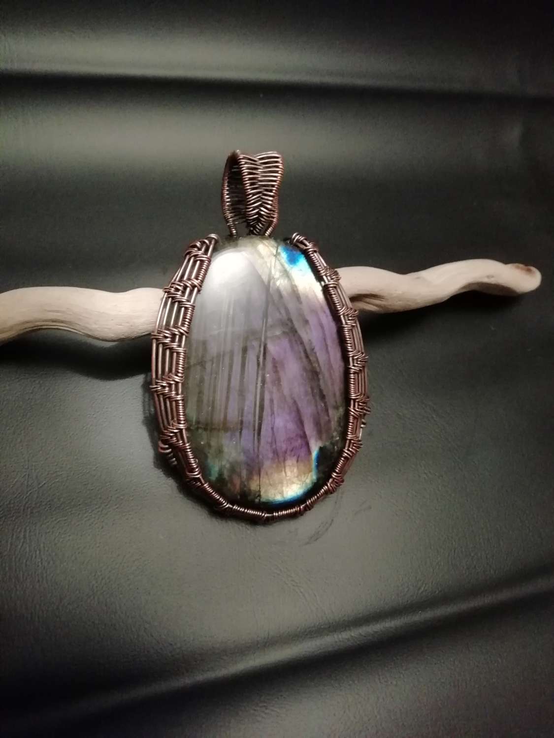 Copper wire purple flash labradorite necklace handmade pendant Copper wire purple flash labradorite necklace handmade pendant