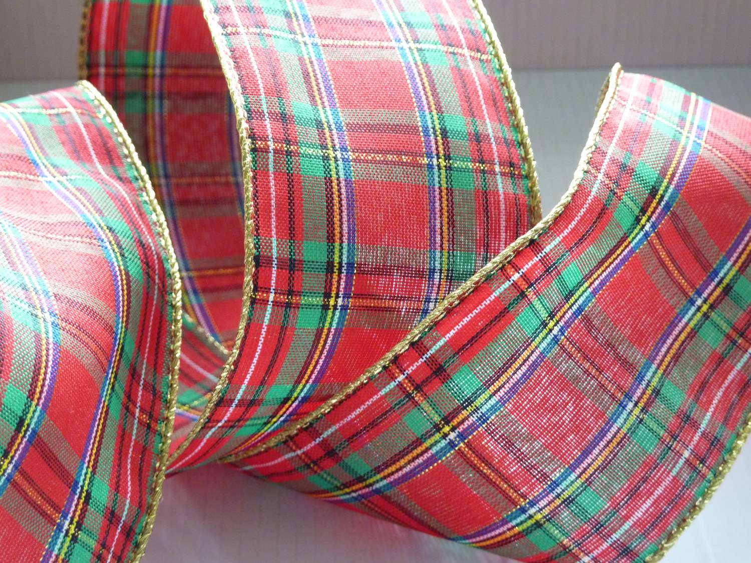 Golden Wire Edged Ribbon 38mm x 1 Metre Xmas Crafts, Wreath, Wrapping, Cakes FREE SHIPPING Golden Wire Edged Ribbon 38mm x 1 Metre Xmas Crafts, Wreath, Wrapping, Cakes FREE SHIPPING
