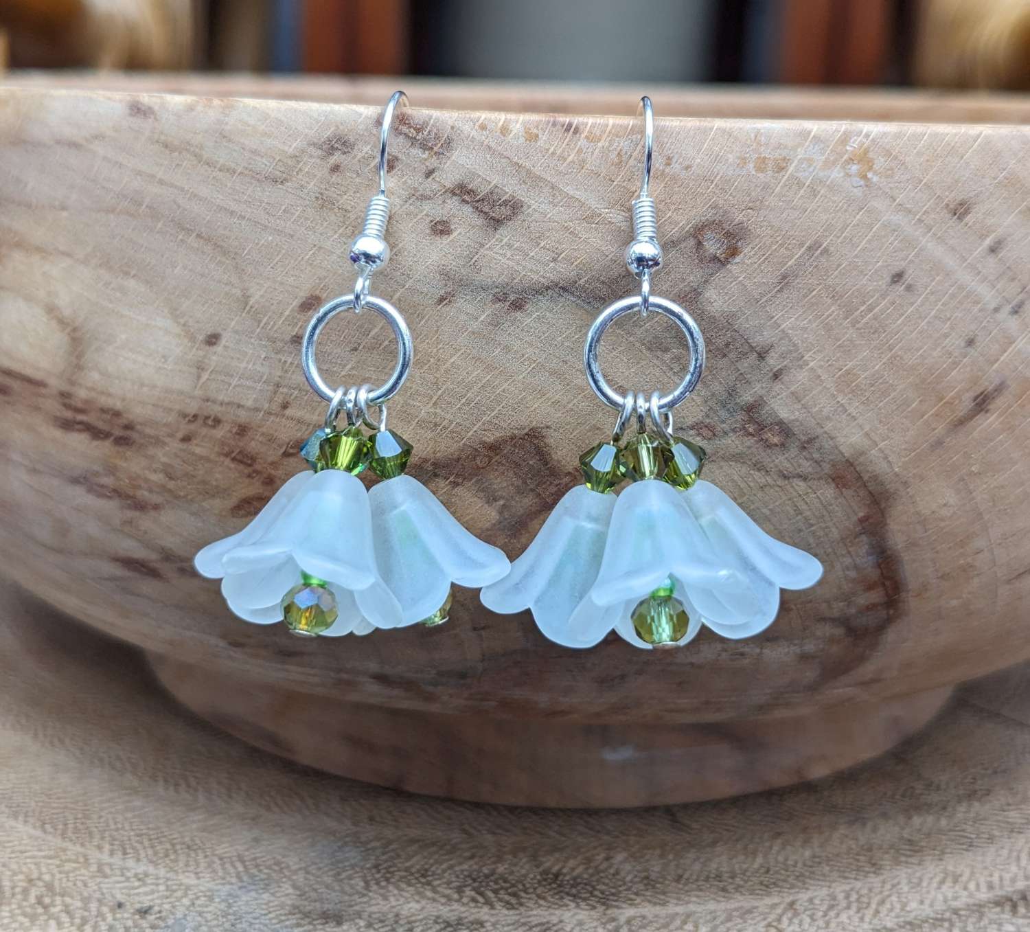 Lucite flower earrings - white & green Lucite flower earrings - white & green