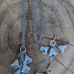 Lucite flower set - white and blue
