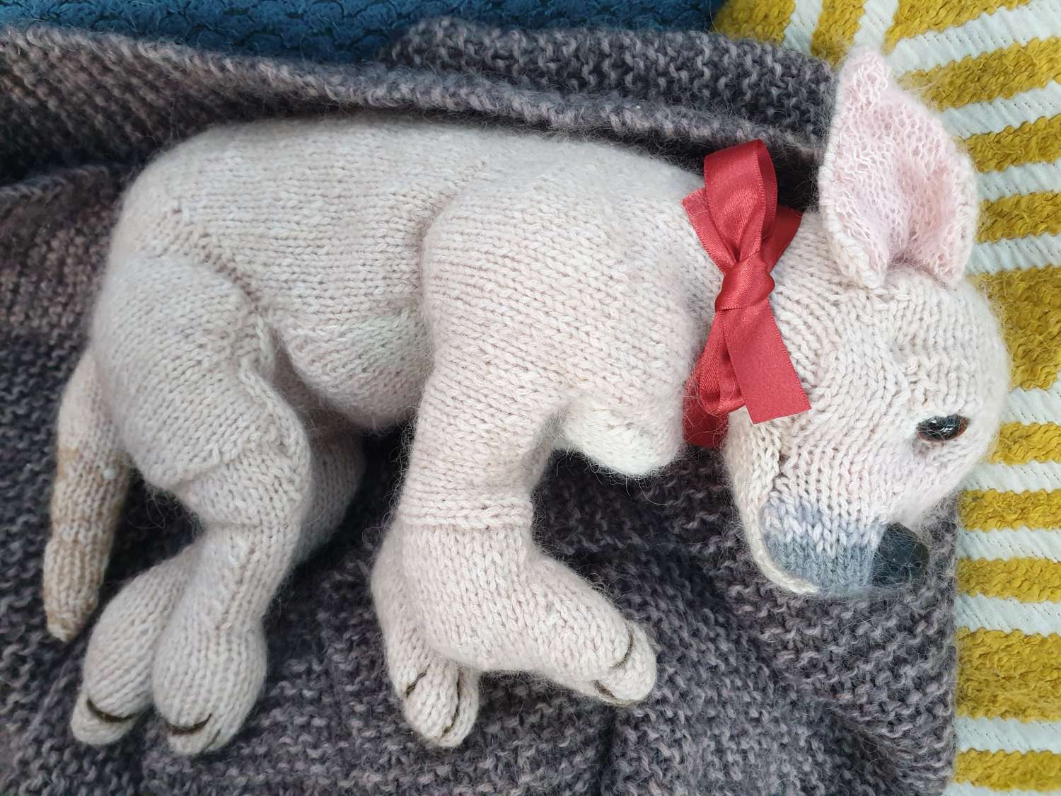 knitted golden puppy dog knitted golden puppy dog