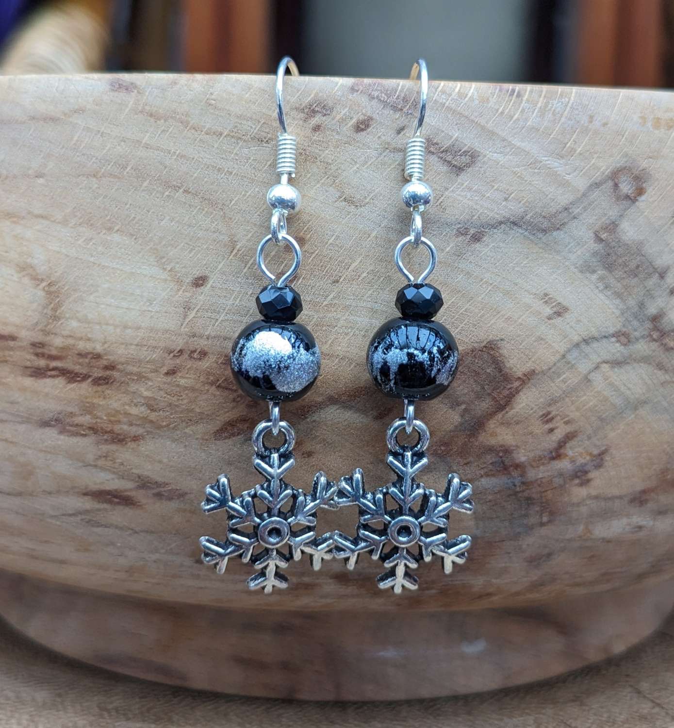 Snowflake charm earrings - black & silver S/P Snowflake charm earrings - black & silver S/P