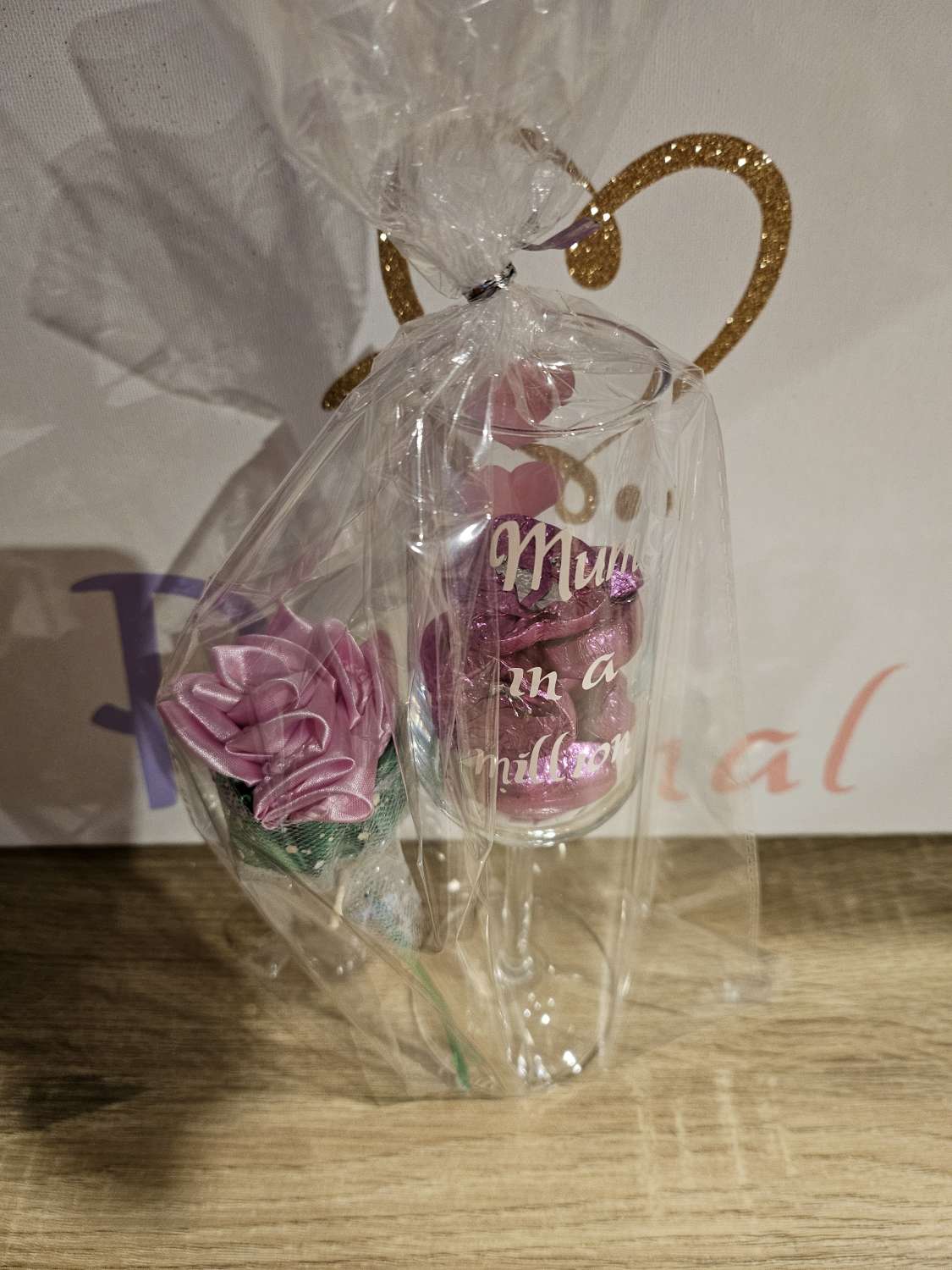 "Mum in a million" flute and rose set "Mum in a million" flute and rose set