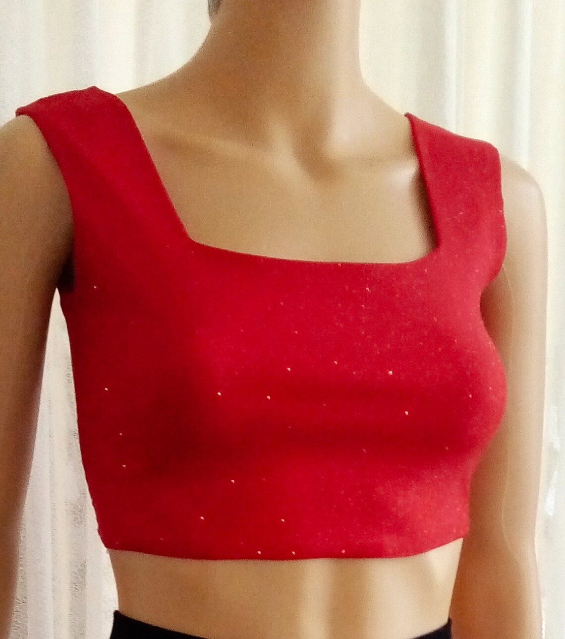 Comfortable crop top with a square neck & shimmer mesh Comfortable crop top with a square neck & shimmer mesh