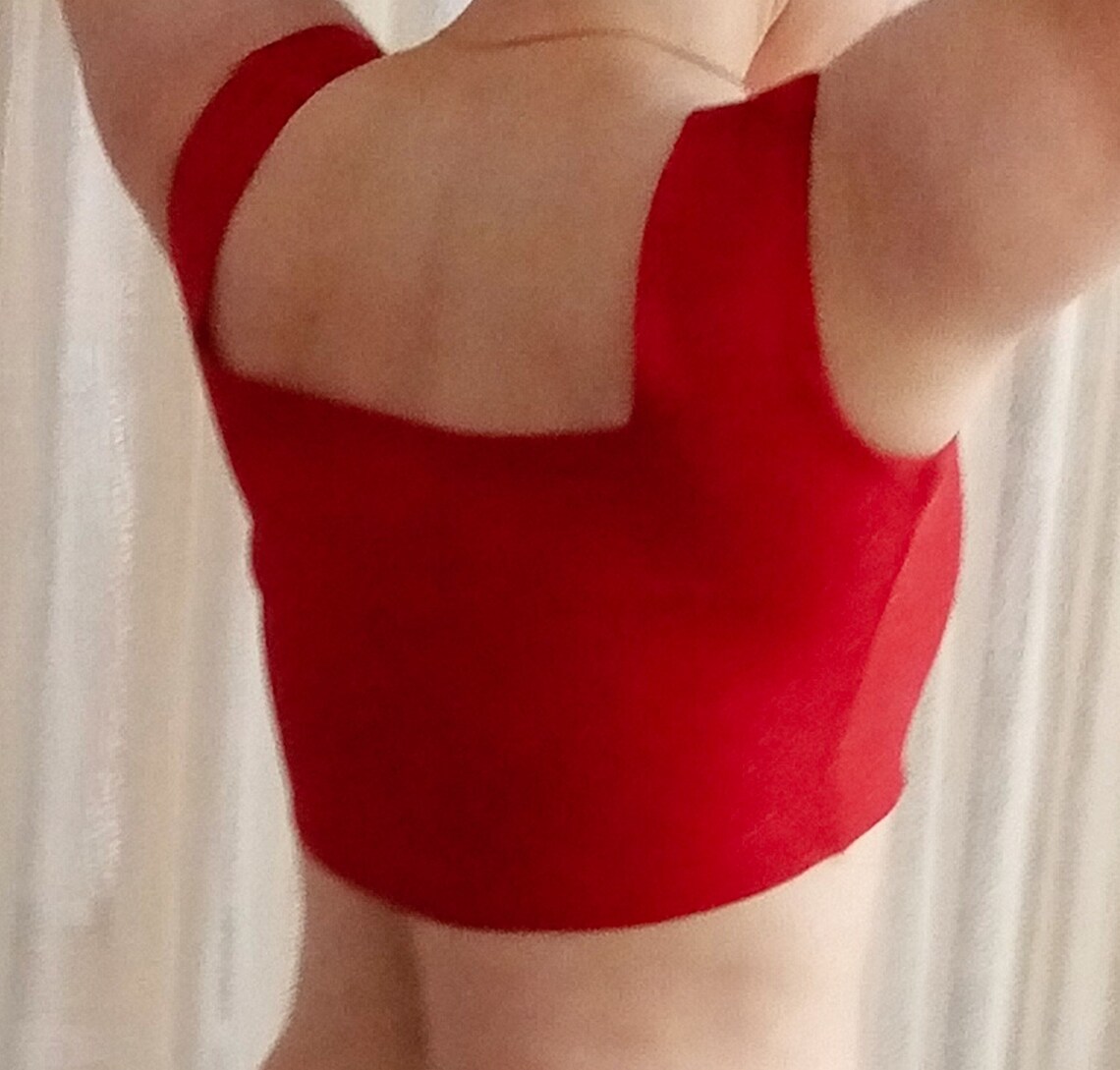 Comfortable crop top with a square neck & shimmer mesh Comfortable crop top with a square neck & shimmer mesh