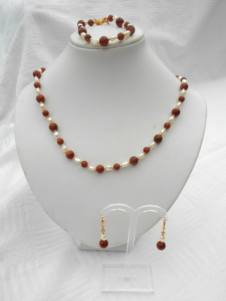 Goldstone and pearl set Goldstone and pearl set