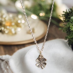 A Beautiful Sterling Silver Four Leaf Clover Pendant Necklace 1