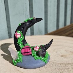 Moon Cottage (Black/Pink) 2 Moon Cottage (Black/Pink) 2