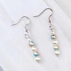 A Beautiful Pair of Cream Pearl and Gold/Mint Pearl Beaded Earrings 3