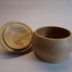 Beech wood pot with ash lid. 2