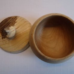 Beech wood pot with ash lid. 3