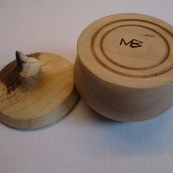 Beech wood pot with ash lid. 4