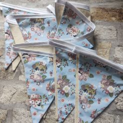 ANIMALS/PALE BLUE-BUNTING