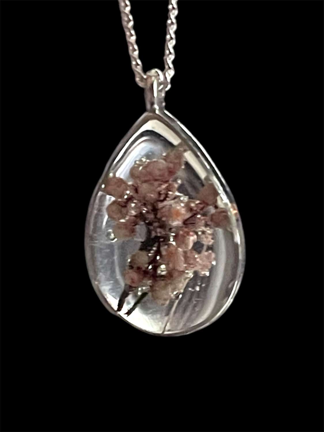 Oval Resin real dried flower Pendant on a 20" Silver Chain Oval Resin real dried flower Pendant on a 20" Silver Chain