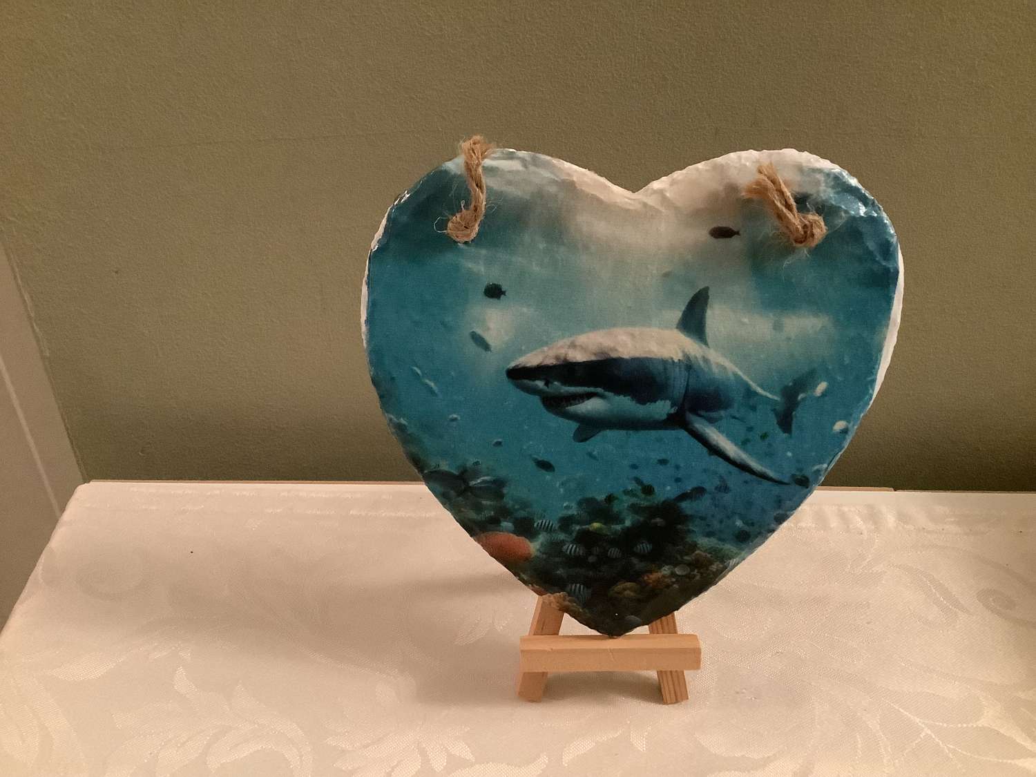 IMG_5546 DECOUPAGED SLATE HEART WITH BEAUTIFUL GREAT WHITE SHARK DESIGN 1