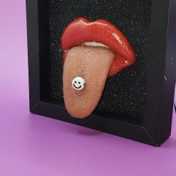 It was the 90s.....framed lips / tongue picture