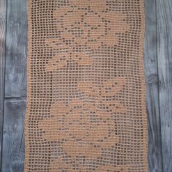 Crochet table runner
