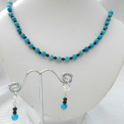 Agate and goldstone set