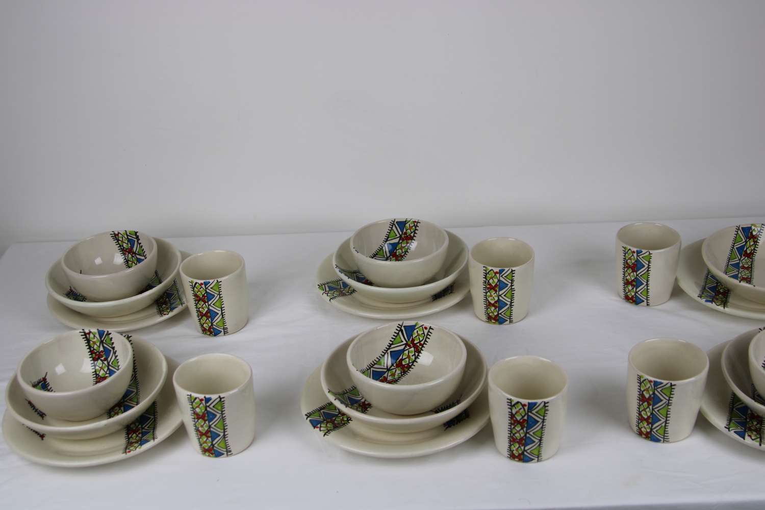 35-Piece Handmade Ceramic Dinner Set – Amazigh-Inspired Margoum Pattern 35-Piece Handmade Ceramic Dinner Set – Amazigh-Inspired Margoum Pattern