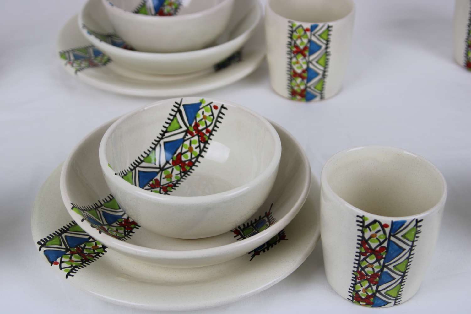 35-Piece Handmade Ceramic Dinner Set – Amazigh-Inspired Margoum Pattern 35-Piece Handmade Ceramic Dinner Set – Amazigh-Inspired Margoum Pattern