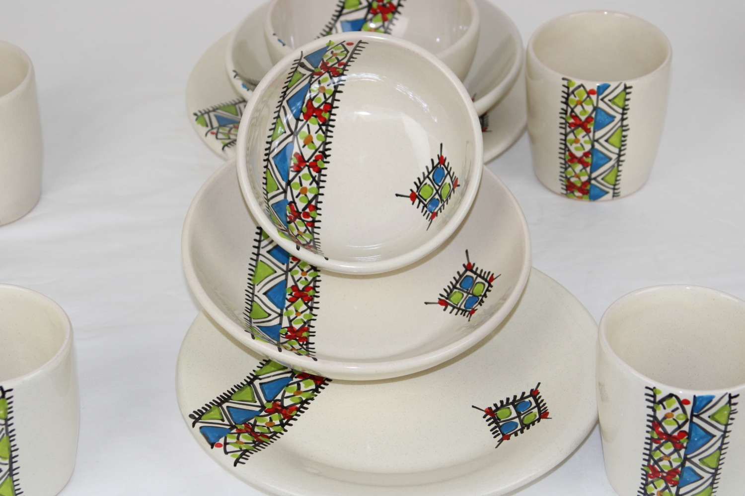 35-Piece Handmade Ceramic Dinner Set – Amazigh-Inspired Margoum Pattern 35-Piece Handmade Ceramic Dinner Set – Amazigh-Inspired Margoum Pattern