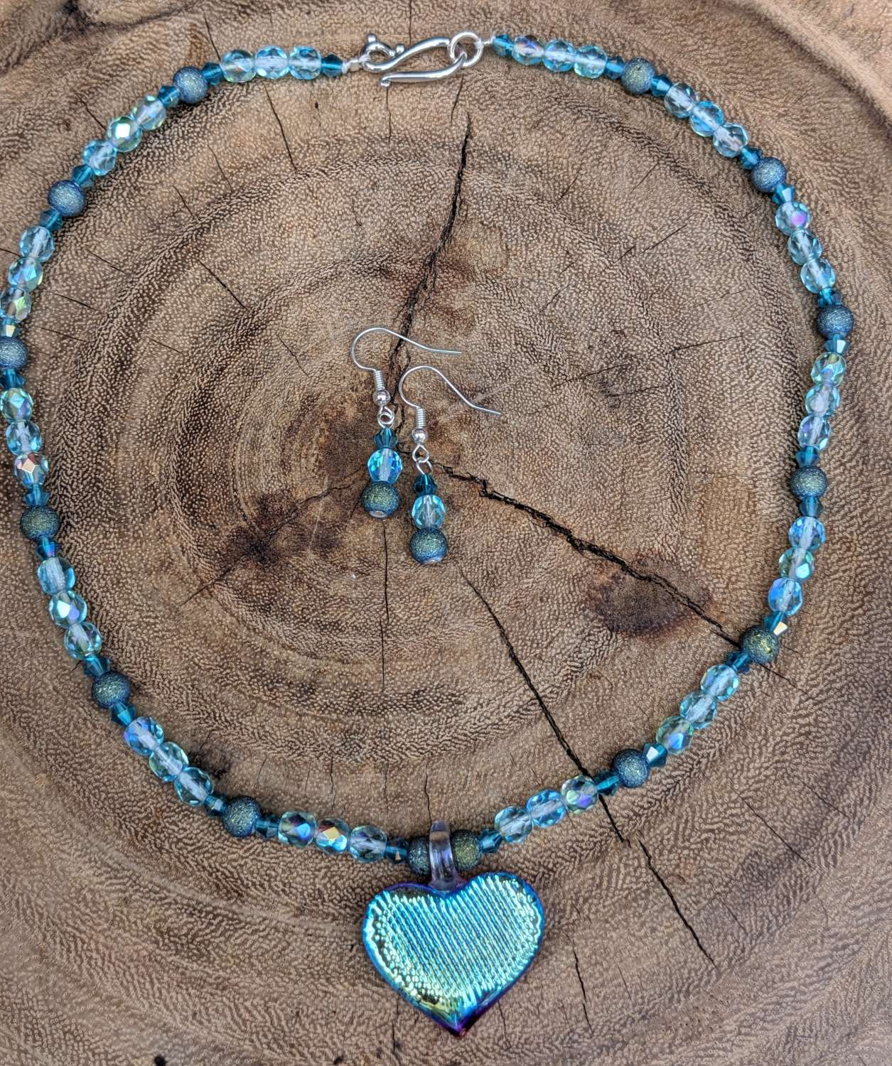 Glass heart jewellery set sparkly blue. Glass heart jewellery set sparkly blue.