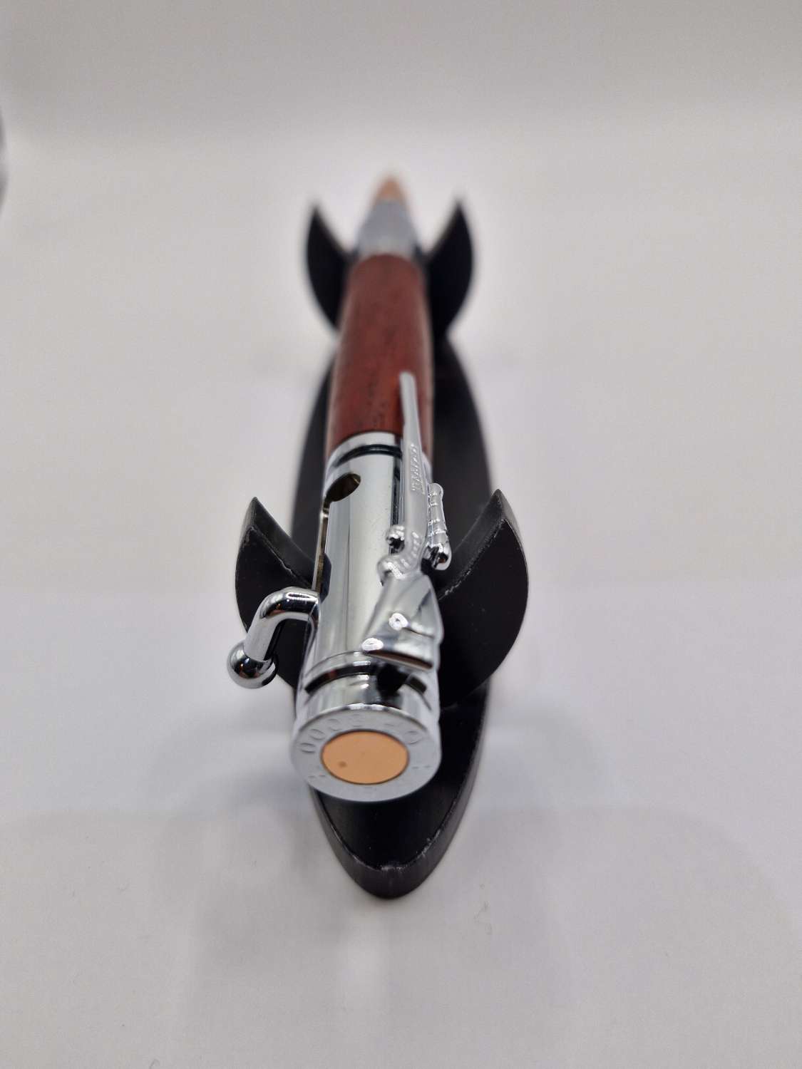 Bolt action bullet pen. Bolt action bullet pen.