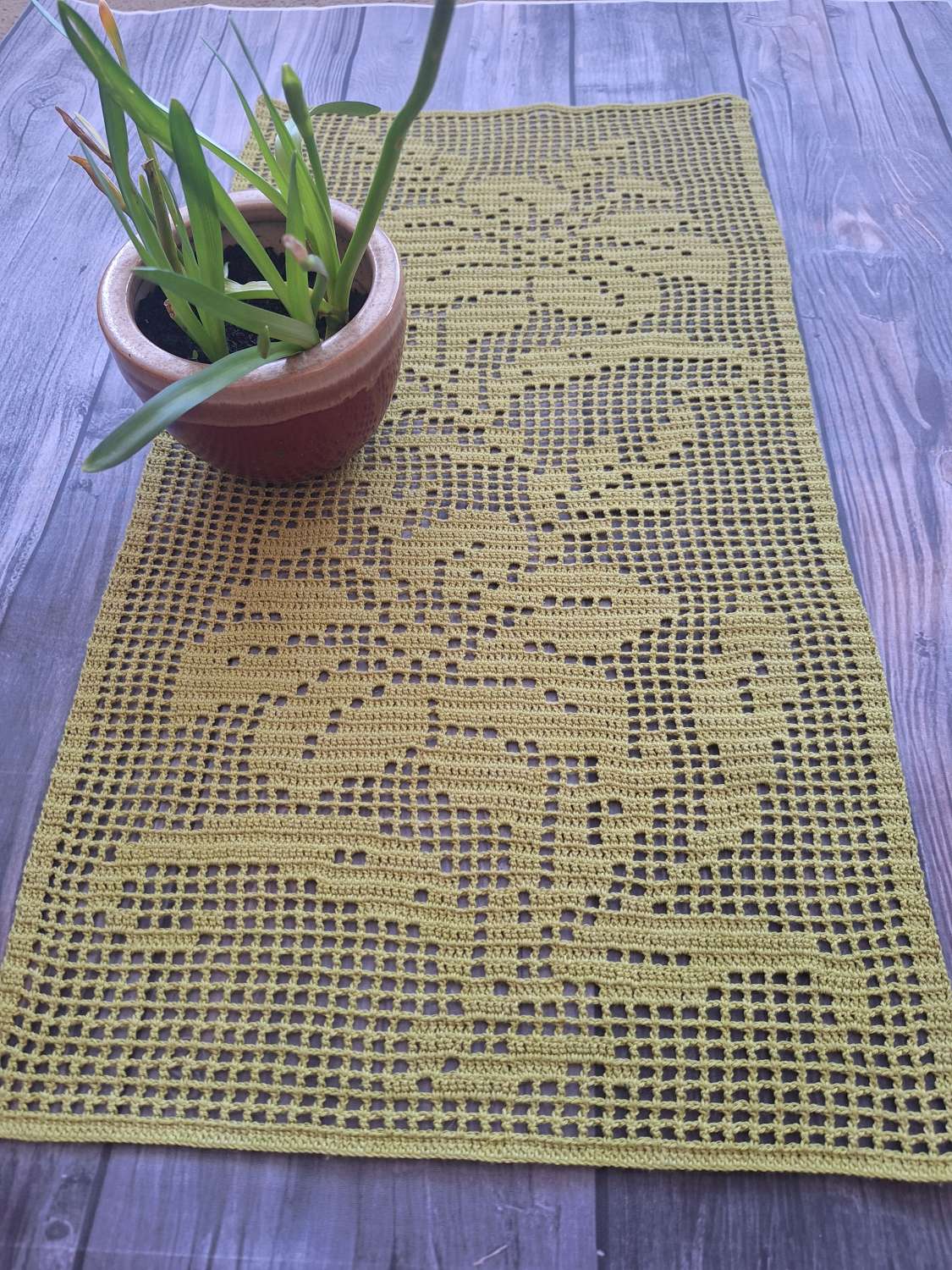 Crochet table runner Crochet table runner
