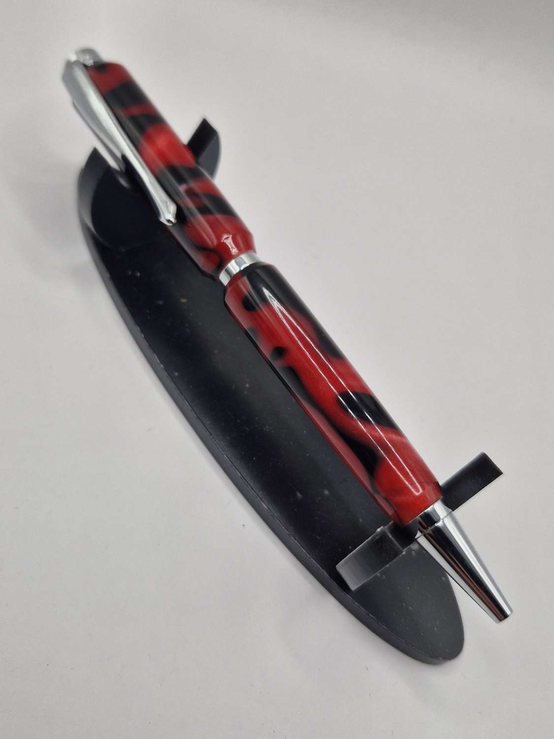 Black and red Slimline pen. Black and red Slimline pen.