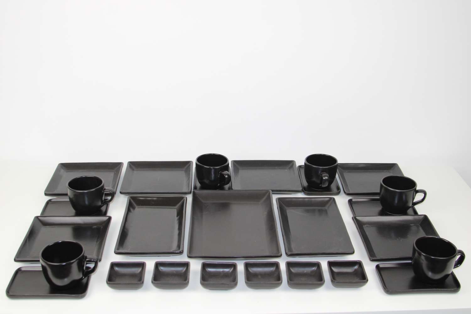 Handmade Stoneware Brunch Set – 27 Pieces – NOIR Collection Handmade Stoneware Brunch Set – 27 Pieces – NOIR Collection