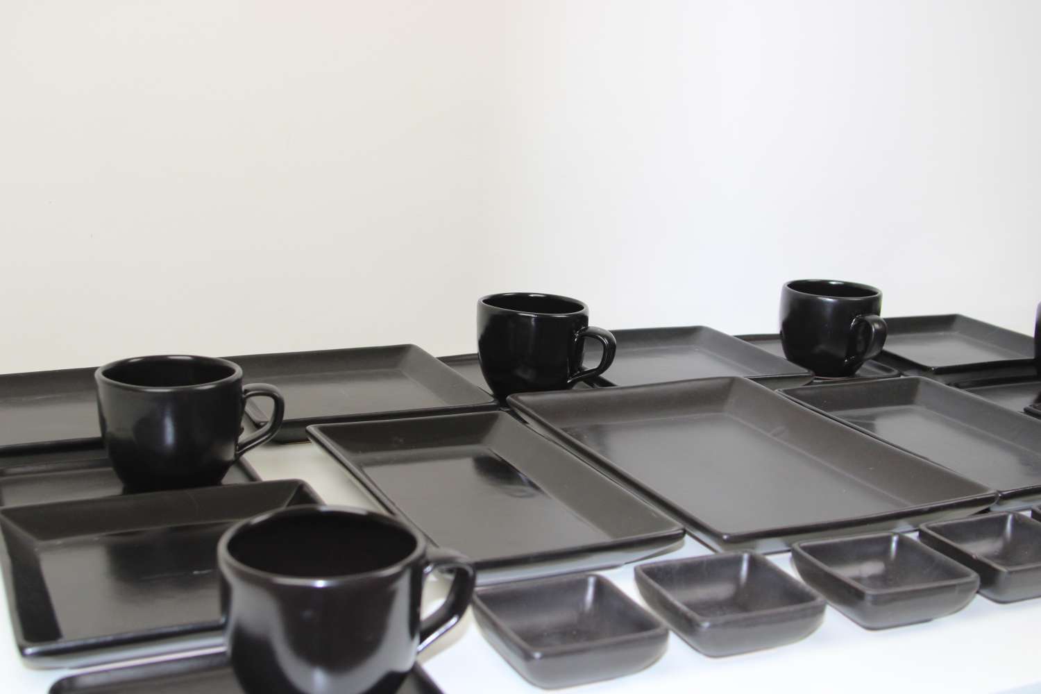 Handmade Stoneware Brunch Set – 27 Pieces – NOIR Collection Handmade Stoneware Brunch Set – 27 Pieces – NOIR Collection