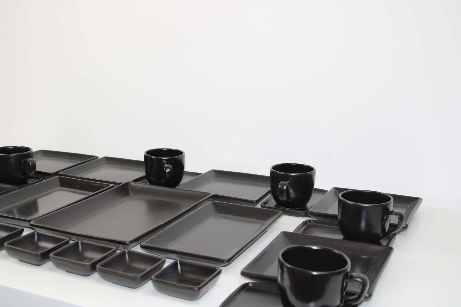 Handmade Stoneware Brunch Set – 27 Pieces – NOIR Collection Handmade Stoneware Brunch Set – 27 Pieces – NOIR Collection
