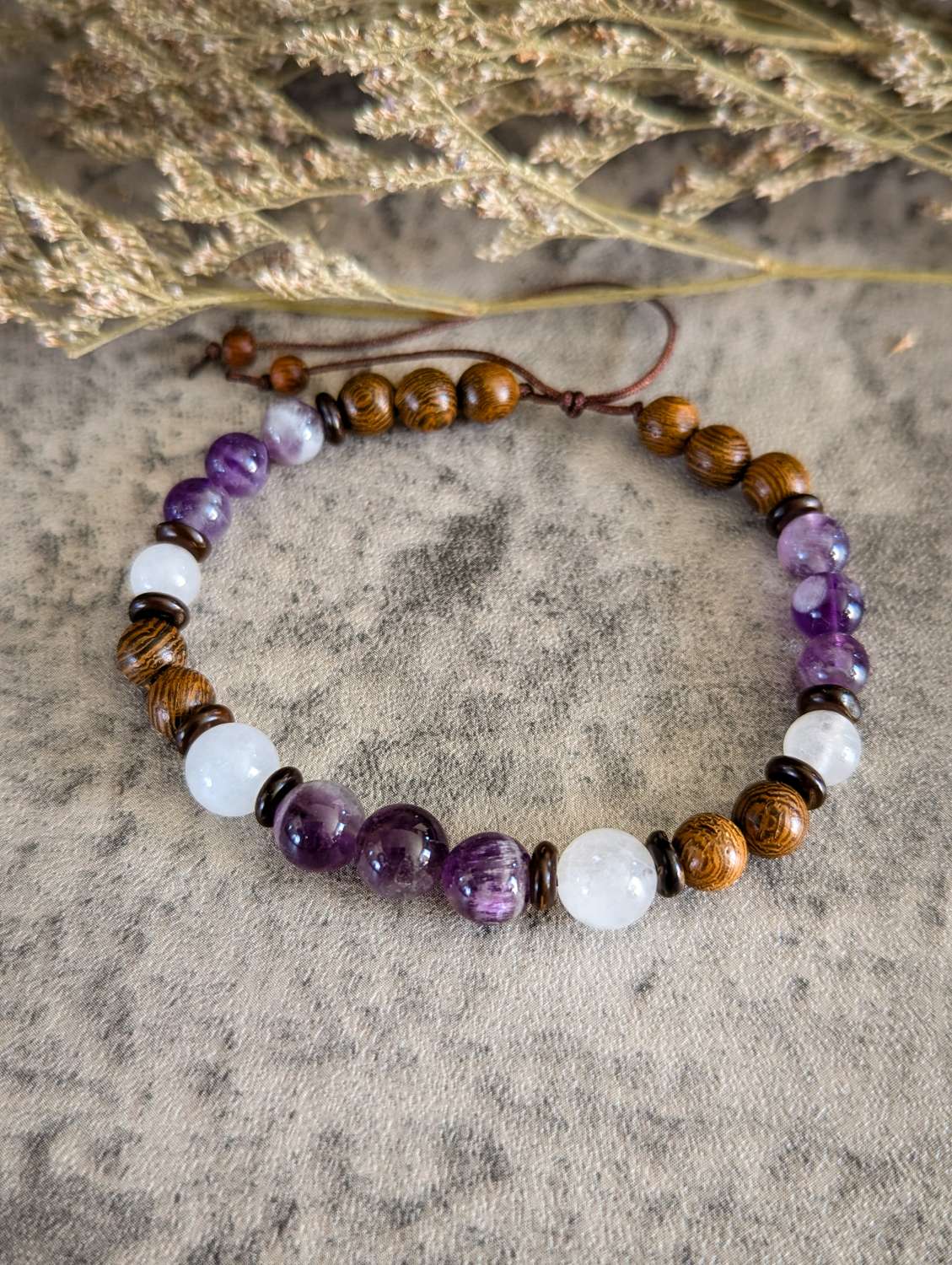 Bracelet with amethyst and white crystal Bracelet with amethyst and white crystal