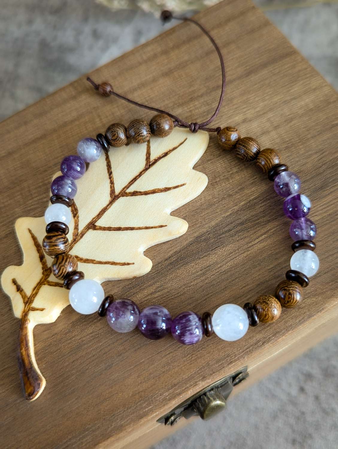 Bracelet with amethyst and white crystal Bracelet with amethyst and white crystal