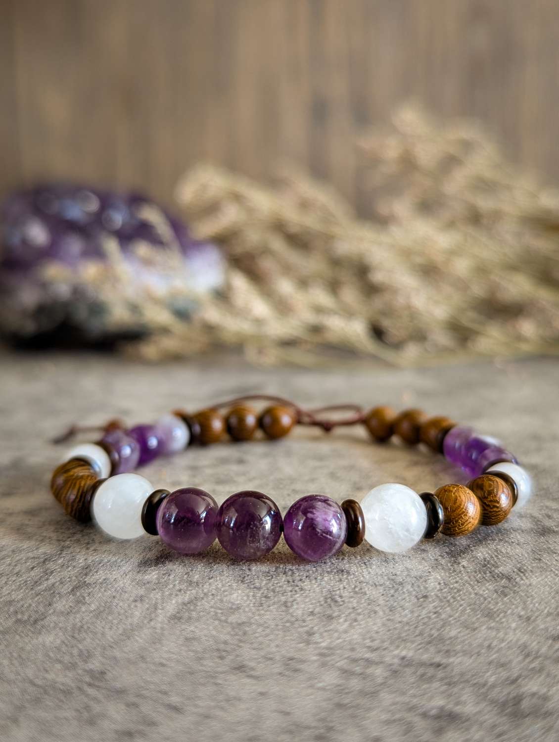 Bracelet with amethyst and white crystal Bracelet with amethyst and white crystal