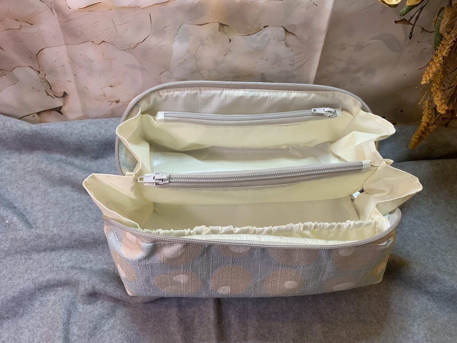 Cosmetic/toiletry bag Cosmetic/toiletry bag