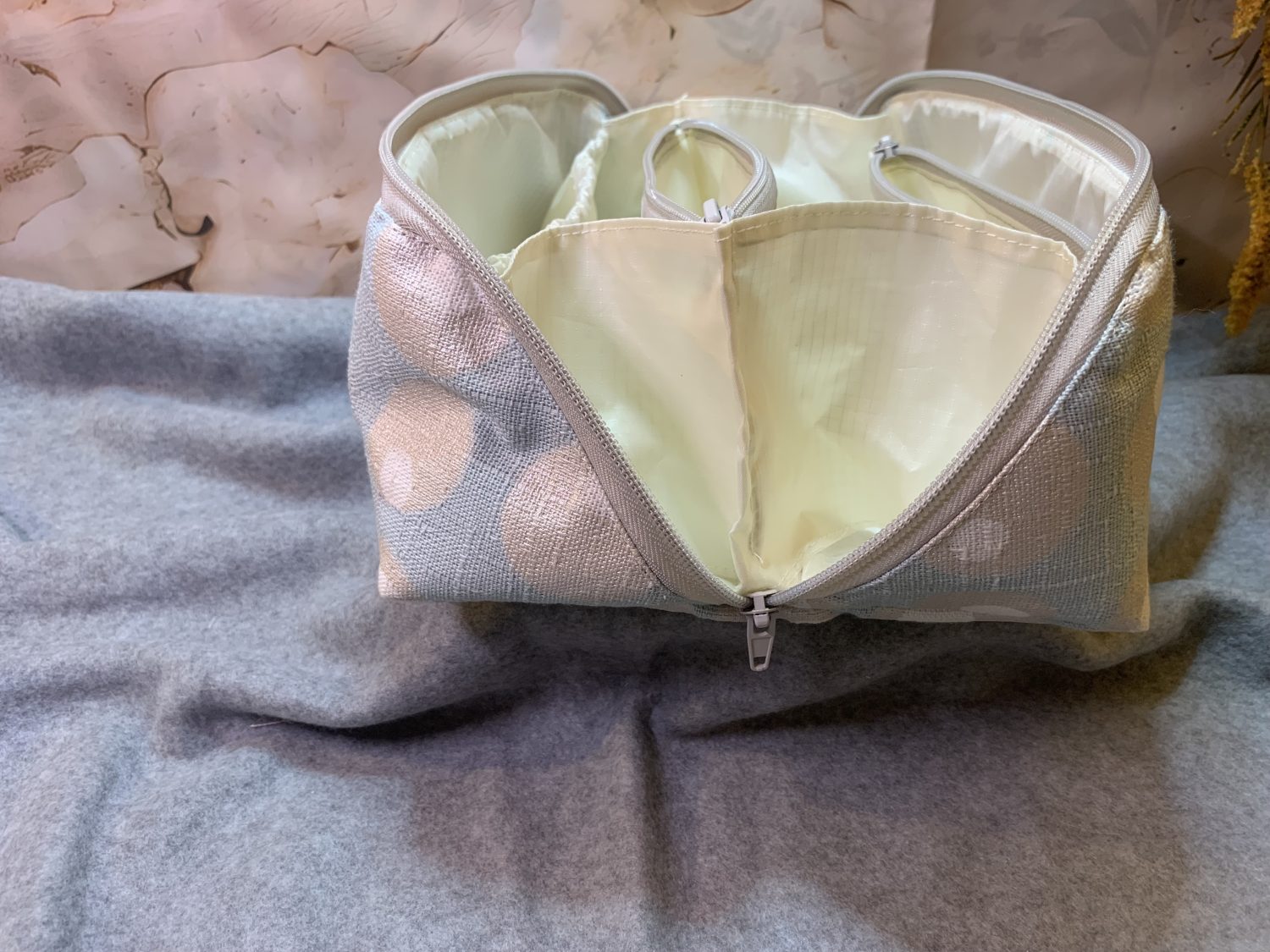 Cosmetic/toiletry bag Cosmetic/toiletry bag