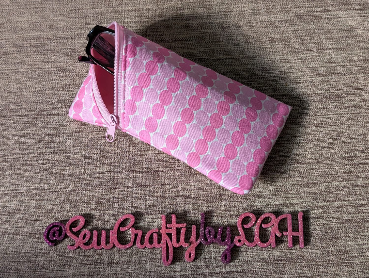 Padded zipped glasses case Padded zipped glasses case