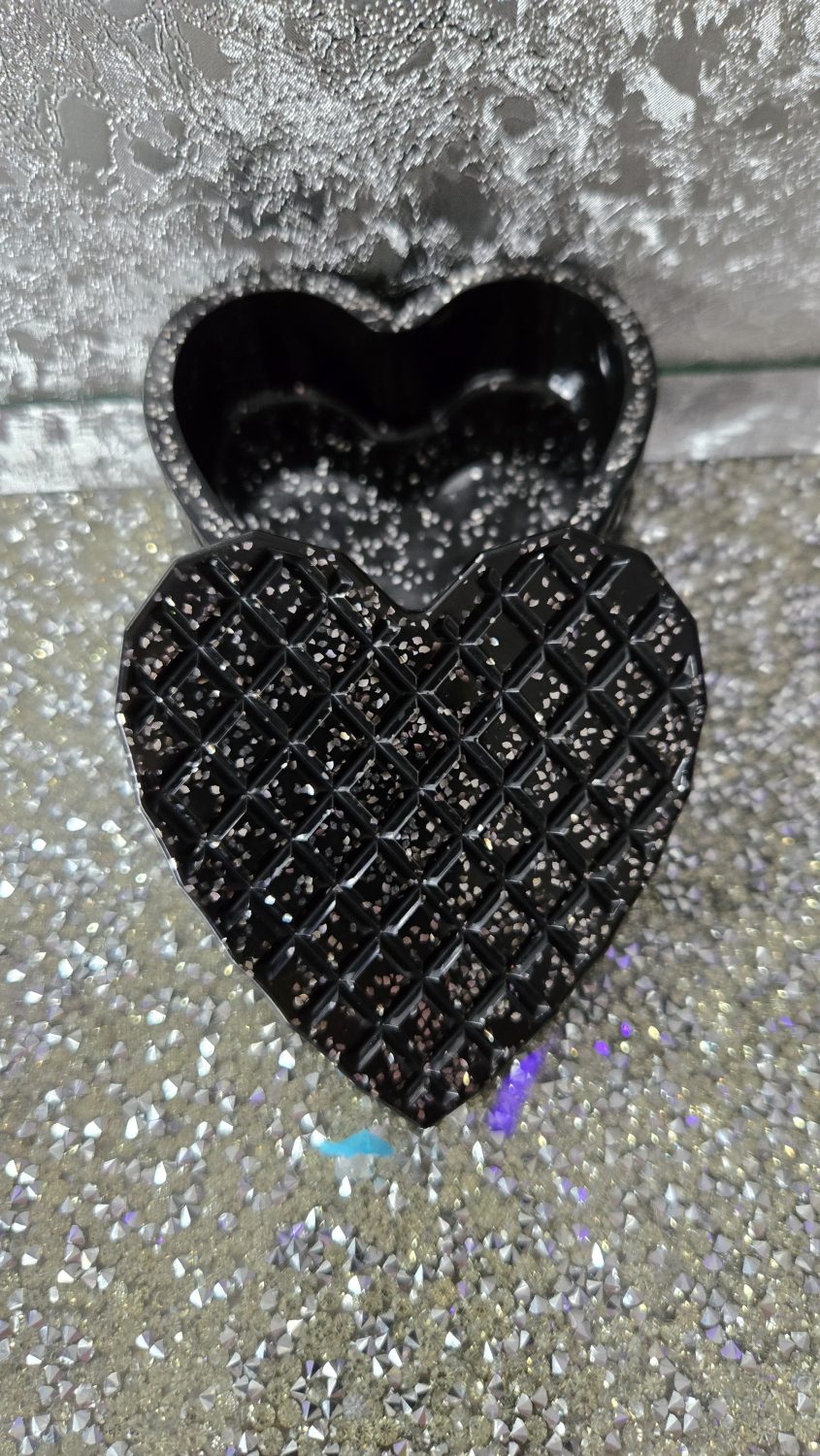 Heart Trinket box with lid small 8cmx8cm Heart Trinket box with lid small 8cmx8cm