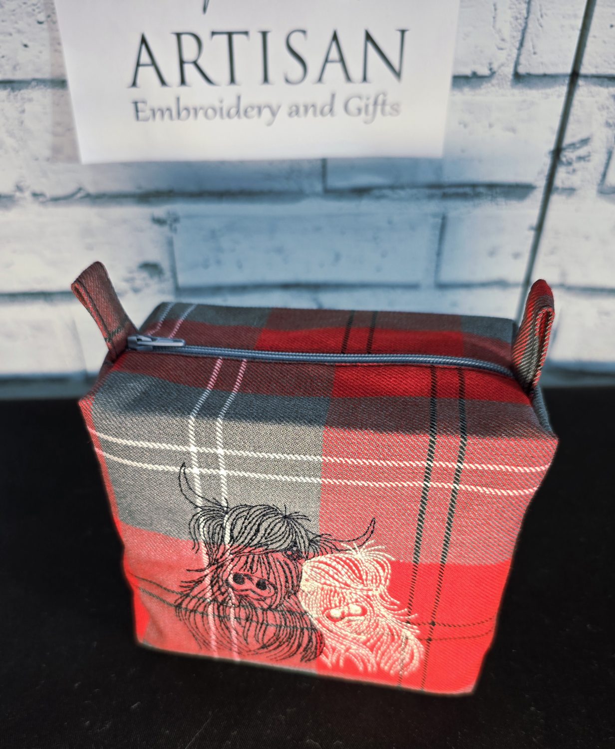 Embroidered tartan travel porch Embroidered tartan travel porch