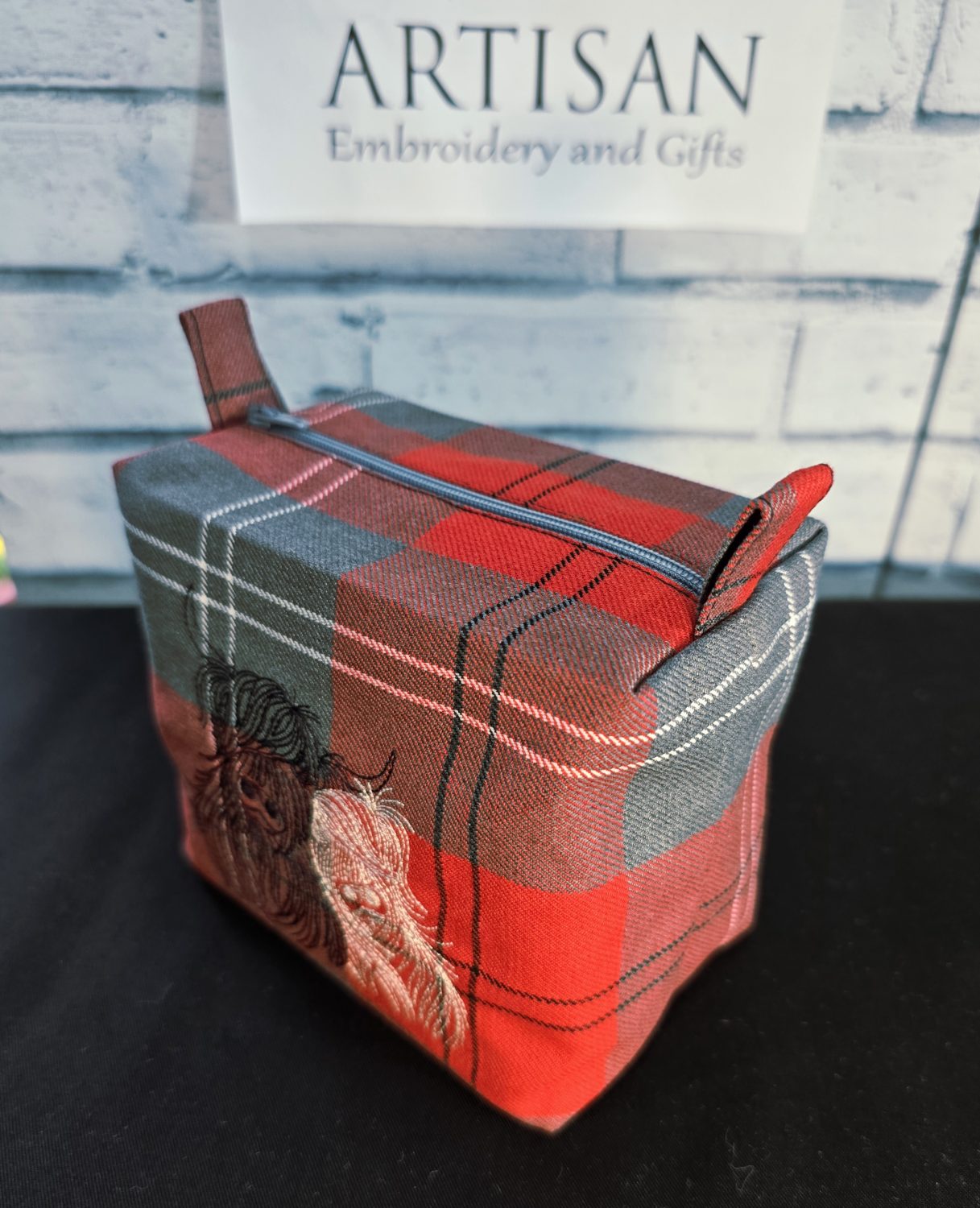 Embroidered tartan travel porch Embroidered tartan travel porch