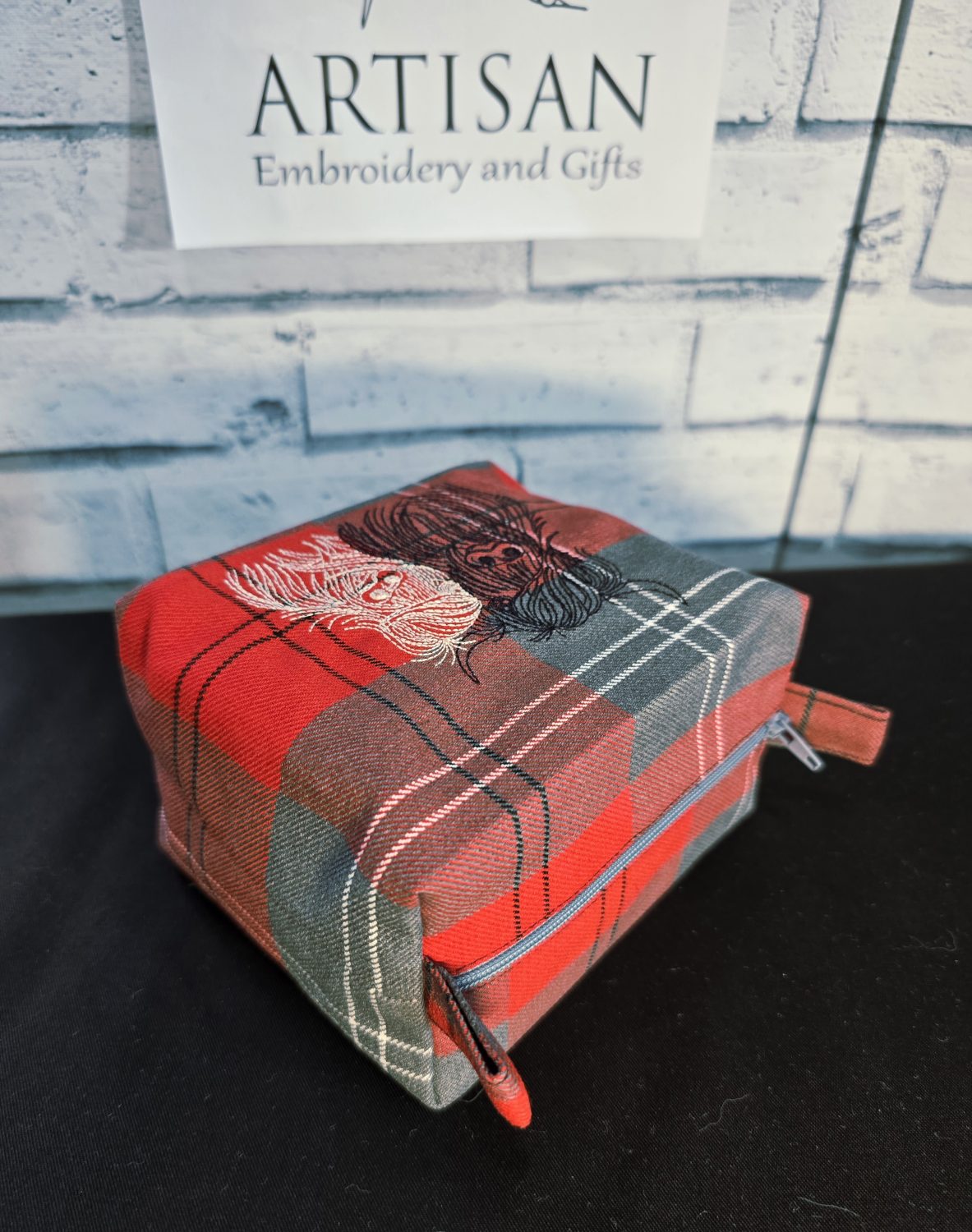 Embroidered tartan travel porch Embroidered tartan travel porch