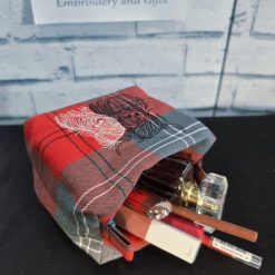 Embroidered tartan travel porch 1 Embroidered tartan travel porch 1