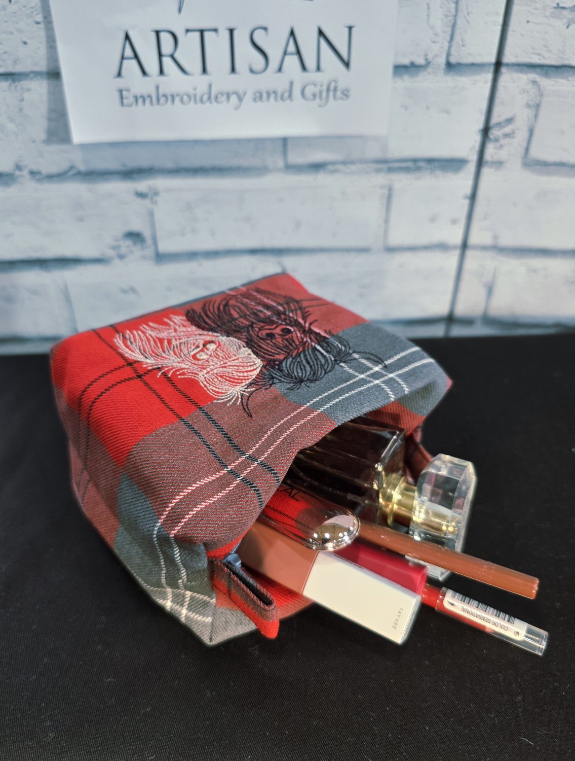 Embroidered tartan travel porch Embroidered tartan travel porch