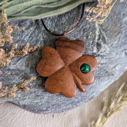 Four-leaf clover with malachite