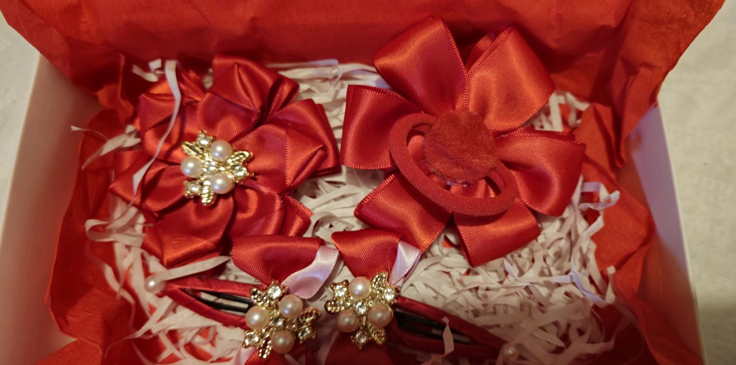 Set of bows and hair clips! Set of bows and hair clips!