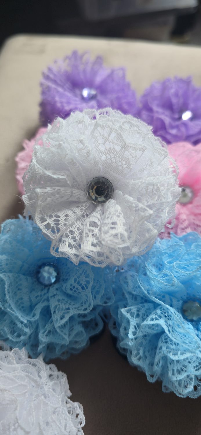 Lace hair bow🎀 ( 2 bows) Lace hair bow🎀 ( 2 bows)